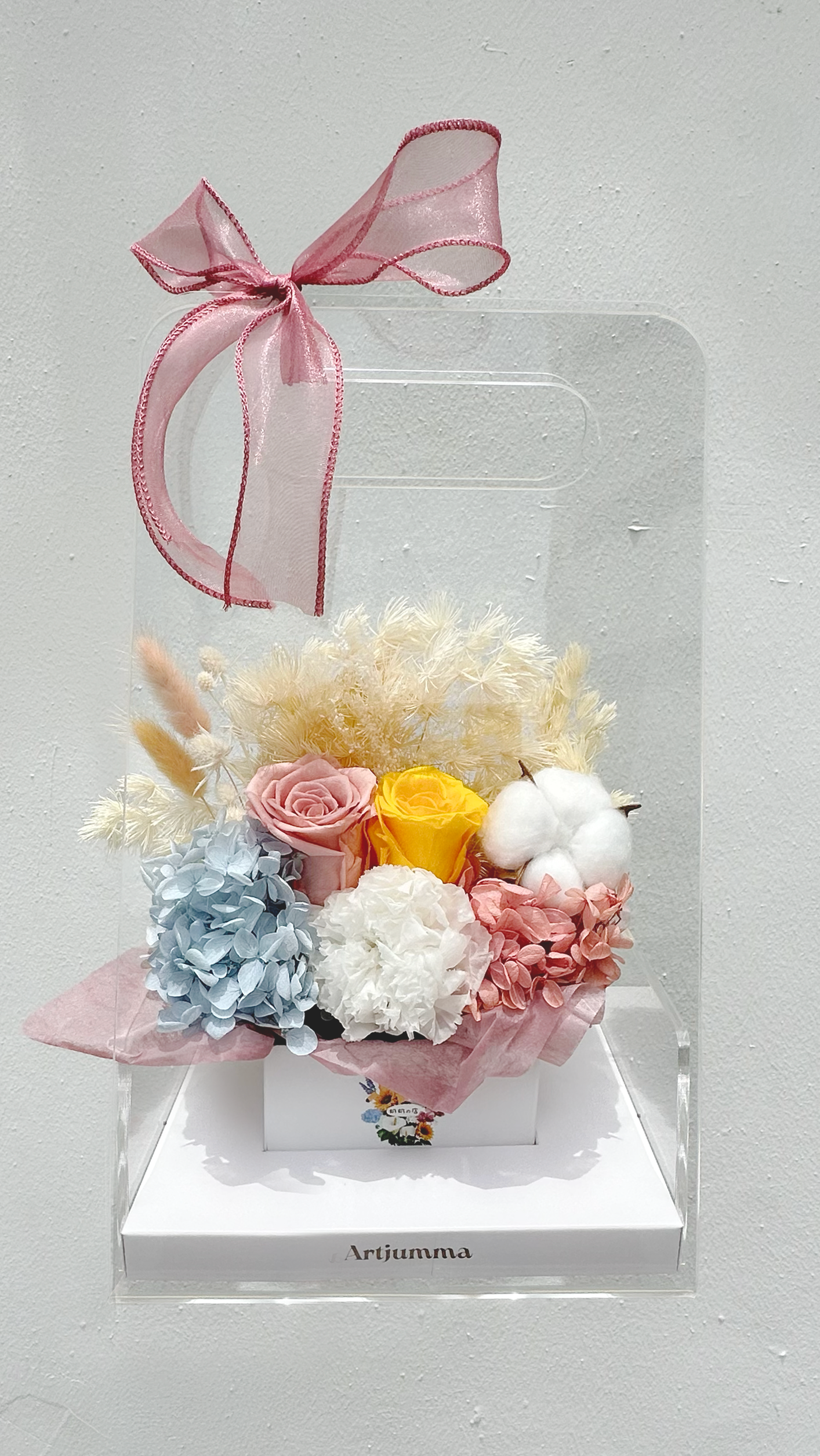 Pink artificial flower bouquet by Artiumma.
